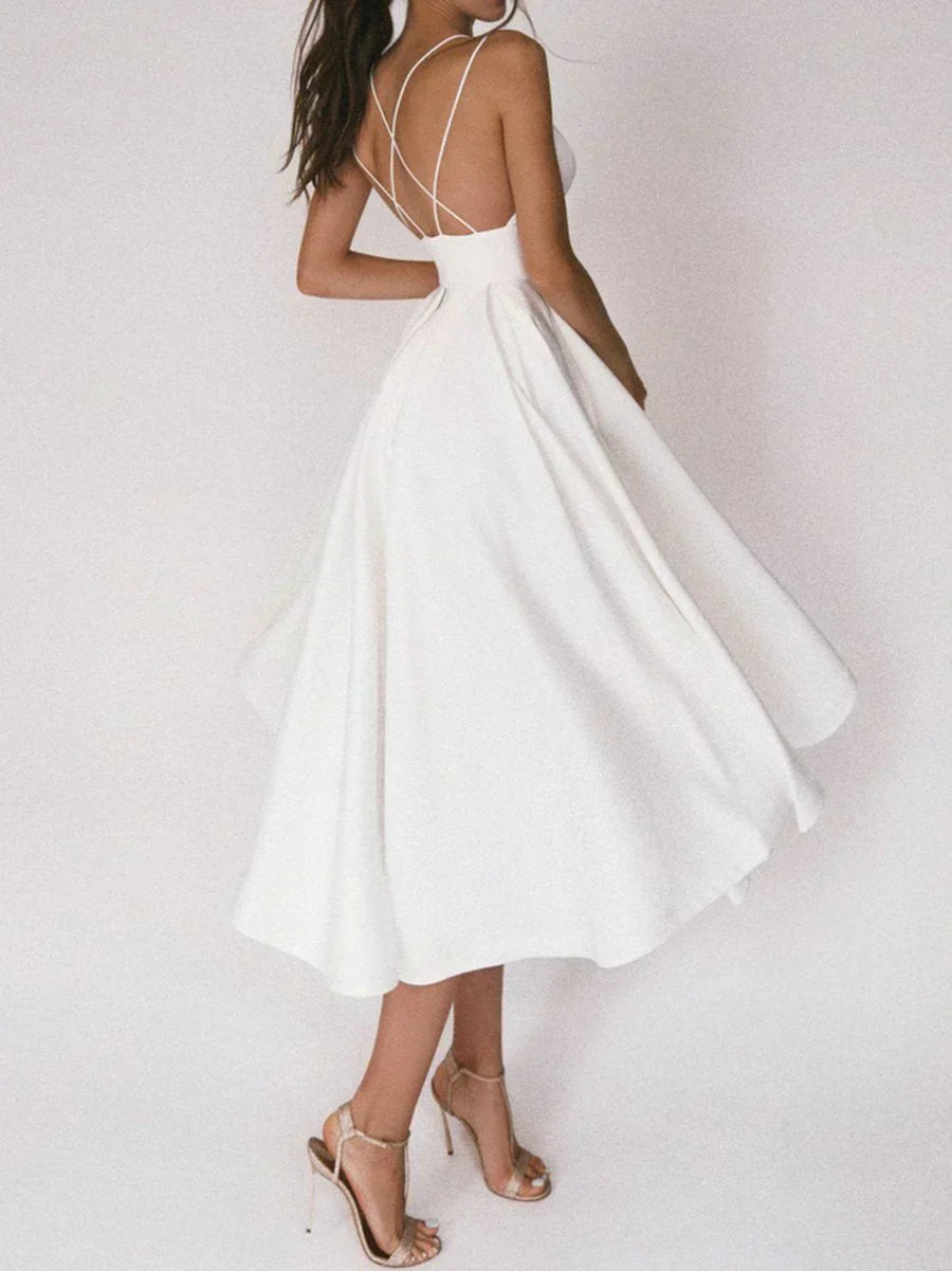 Elara - Robe Minimaliste Élégante